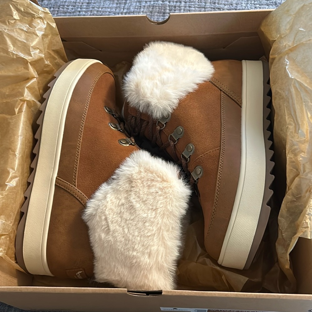 Koolaburra by UGG Tynlee Lace-up Boots/Shoes